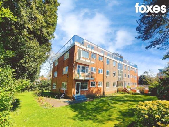 2 bed property, in Easter Court, £190,000