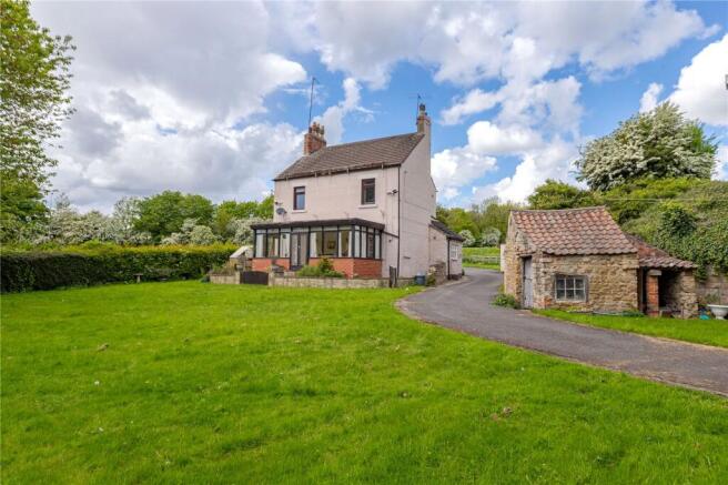 3 bed property, in Holme Mill Farm, £1