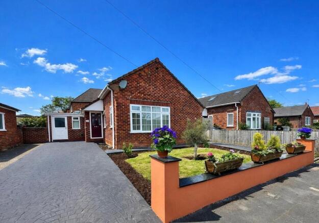 2 bed property, in Parkgate, £525,000