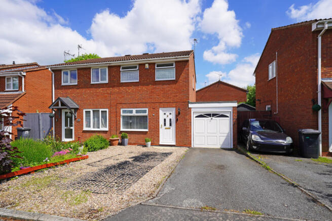 2 bed property, in The Poppins, £230,000