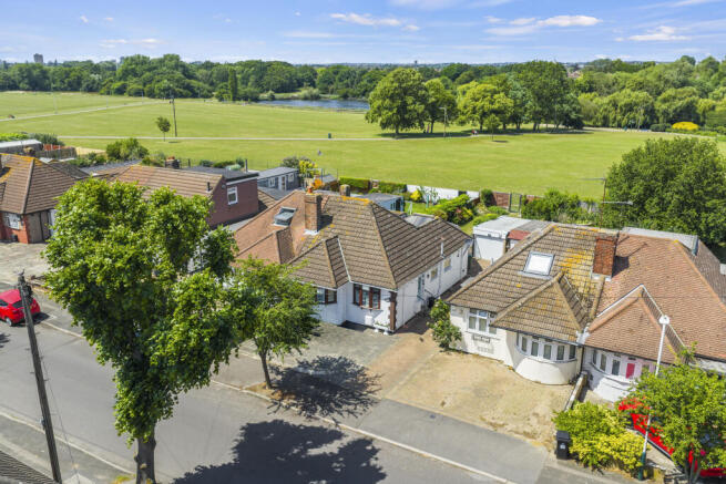 2 bed property, in Warren Drive, £450,000