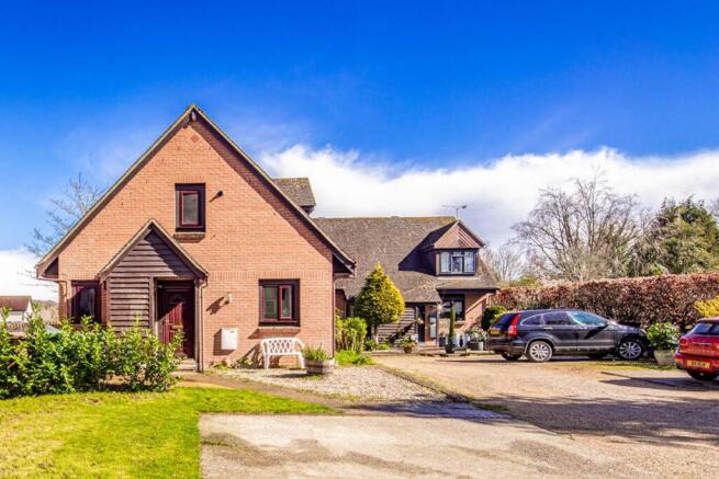 2 bed property, in 40C Wallingford Road, £399,950