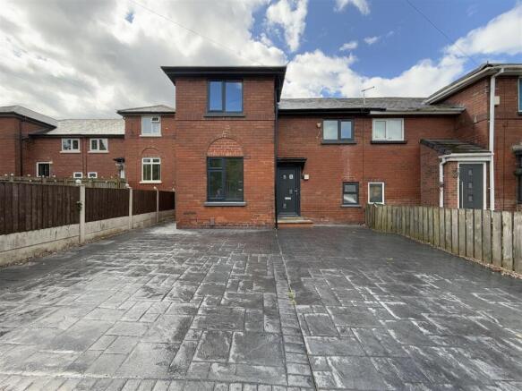 3 bed property, in Saxon Avenue, £215,000