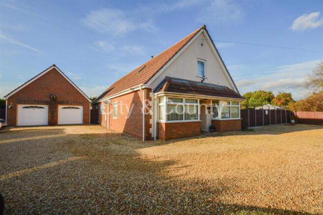 5 bed property, in Guntons Road, £750,000