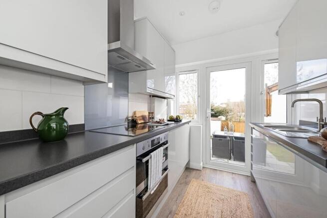 3 bed property, in Falkland Park Avenue, £625,000
