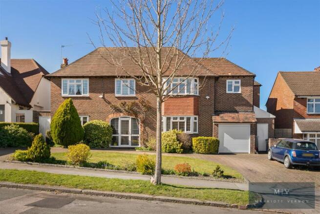 5 bed property, in Winchelsey Rise, £1,200,000