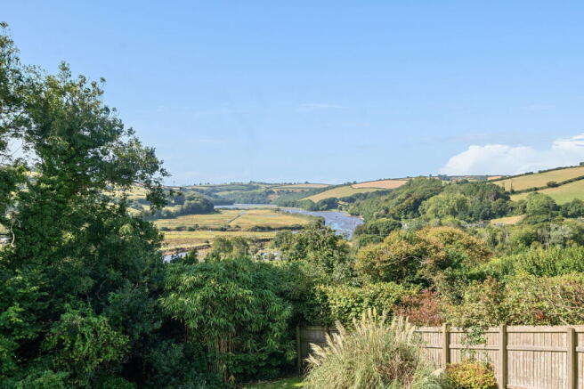 3 bed property, in Rock Hill, £645,000