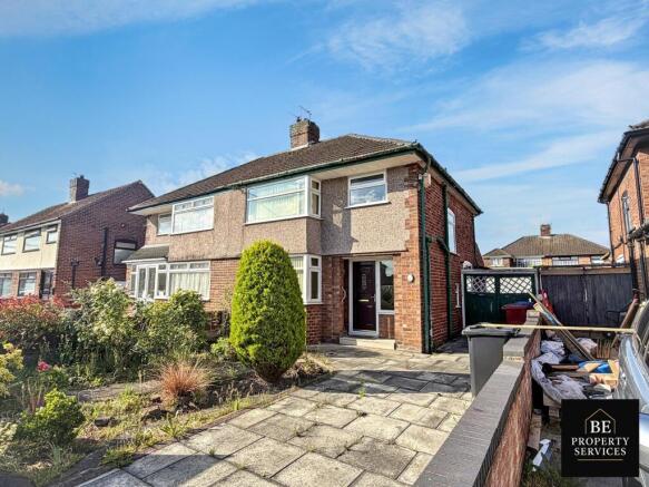 3 bed property, in Oakwood Road, £200,000