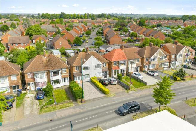 3 bed property, in Heathcote Road, £350,000