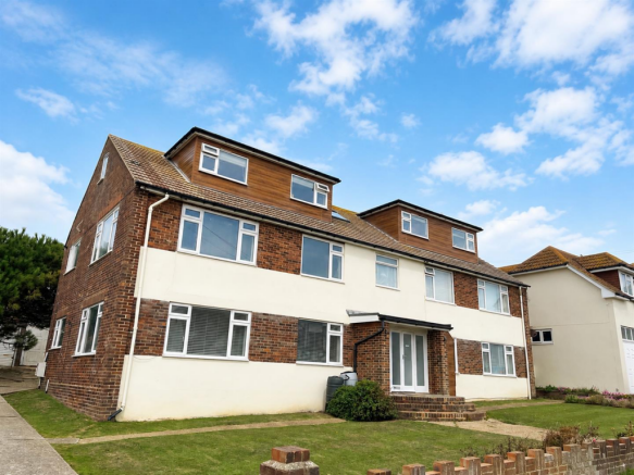 2 bed property, in Steyning Avenue, £244,950