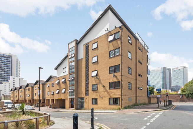 1 bed property, in Gaselee Street, £280,000