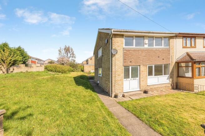 4 bed property, in Delves Wood Road, £280,000