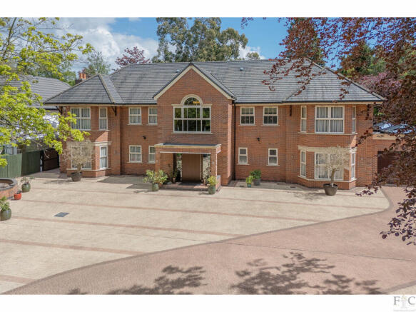 8 bed property, in 8 Blackthorn Lane, £2,100,000