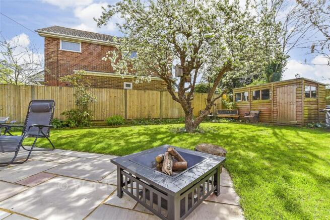 4 bed property, in The Churchlands, £450,000