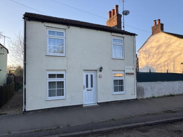 2 bed property, in Eastfield Cottage, £100,000