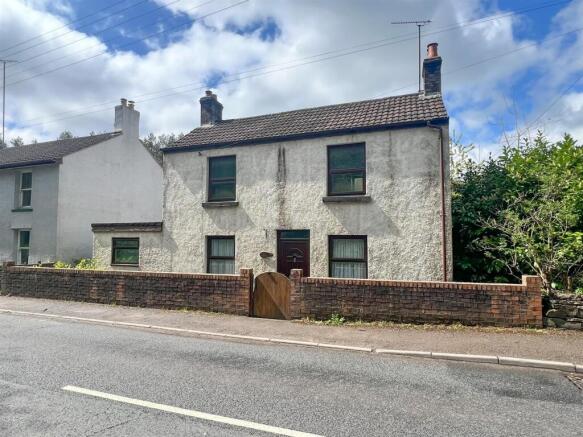 3 bed property, in Drybrook Road, £182,000