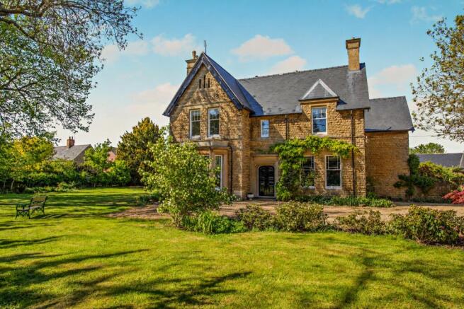 5 bed property, in Church Street, £1,200,000