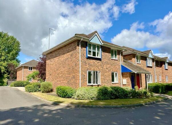 1 bed property, in Corinthian Court, £115,000