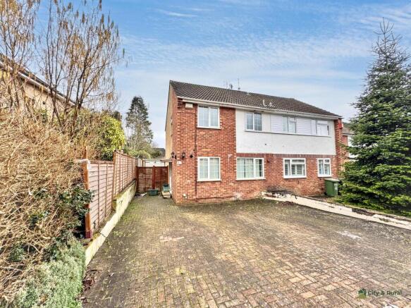 3 bed property, in 14 Crane Close, £275,000