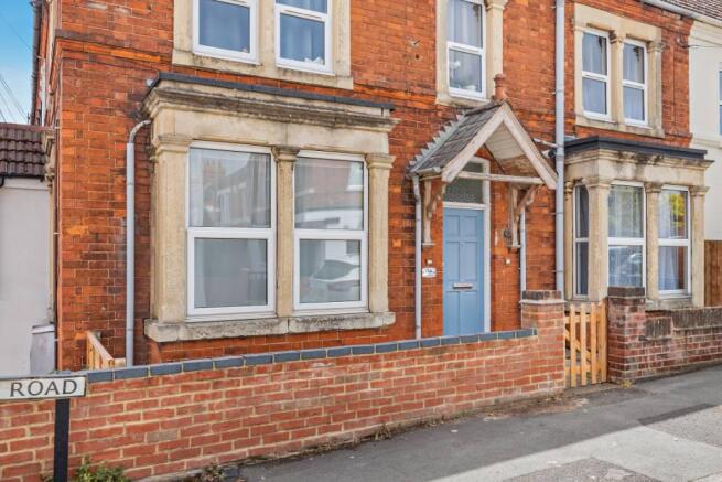 1 bed property, in Kings Road, £80,000