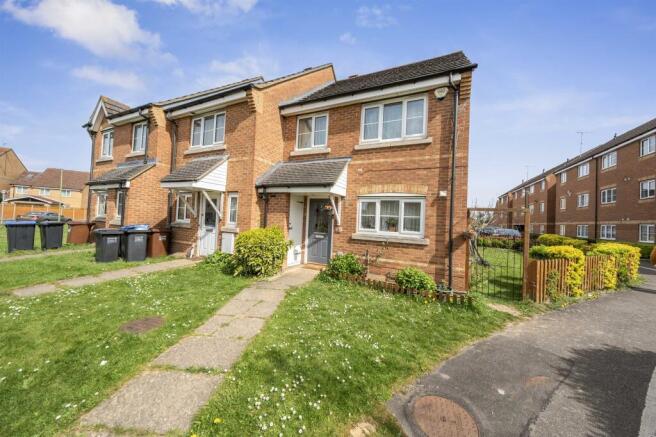3 bed property, in Gorseway, £450,000