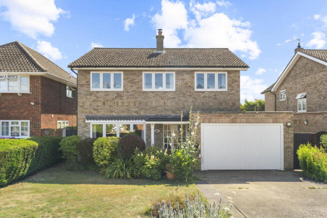 4 bed property, in Jollyboys Lane South, £700,000
