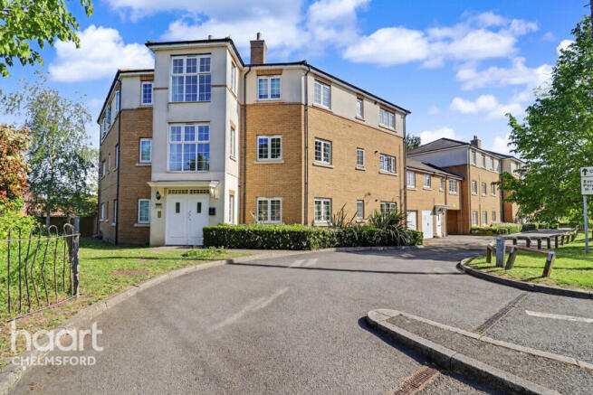 2 bed property, in Chelmer Road, £240,000