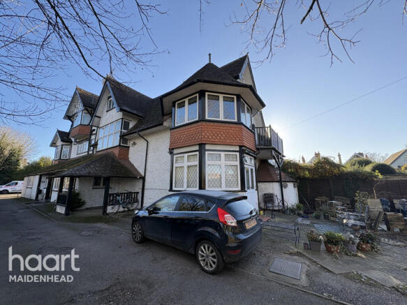 1 bed property, in Bath Road, £130,000