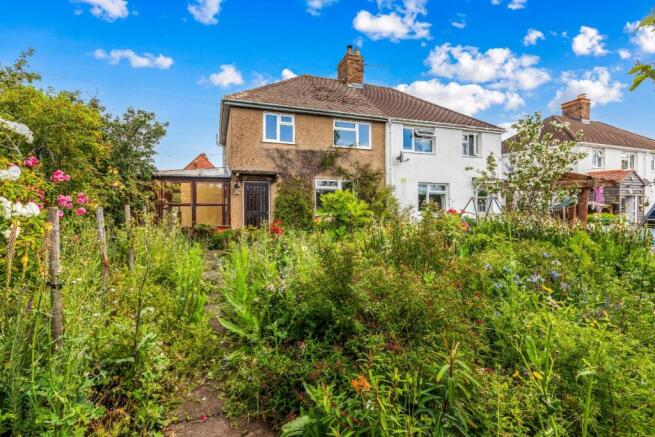 3 bed property, in Broad Marston Road, £175,000