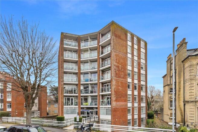 2 bed property, in The Drive, £180,000