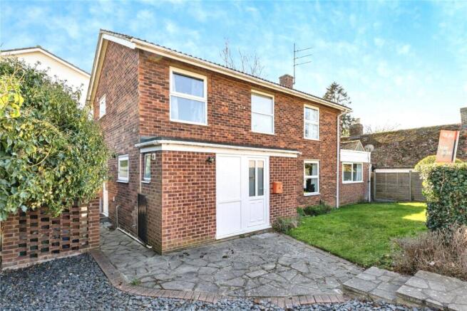 4 bed property, in Knights Way, £380,000