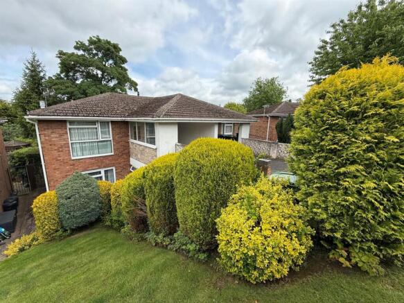 3 bed property, in Halfcot Avenue, £250,000