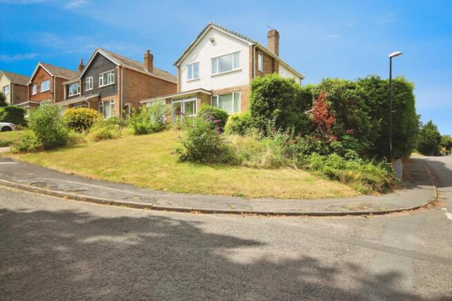 3 bed property, in Howes Lane, £450,000