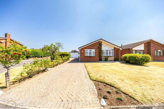 2 bed property, in Claremont Close, £375,000
