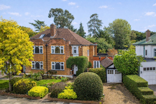 3 bed property, in Burwood Avenue, £889,950