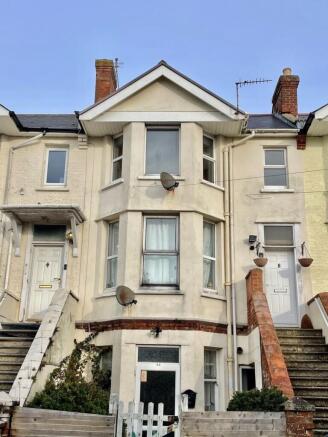 2 bed property, in Belle Vue Road, £100,000