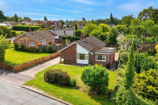 3 bed property, in Hardley Road, £275,000