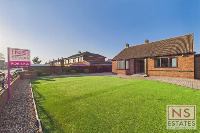 2 bed property, in Green Lane, £275,000
