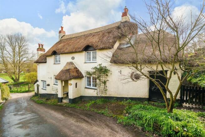3 bed property, in Copplestone Lane, £425,000
