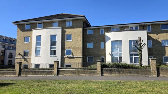 2 bed property, in Hogg Lane, £220,000
