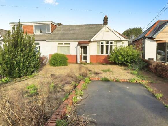 2 bed property, in High Street, £155,000