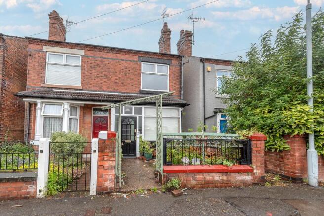 2 bed property, in Trent Road, £124,000