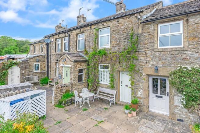 2 bed property, in High Fold, £270,000