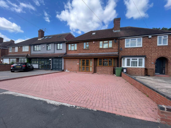 5 bed property, in Castle Lane, £475,000