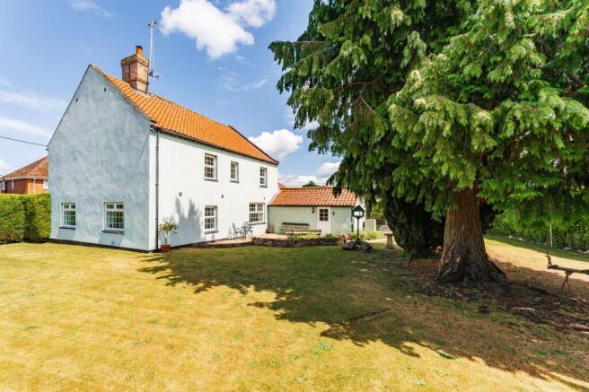 4 bed property, in Back Street, £475,000