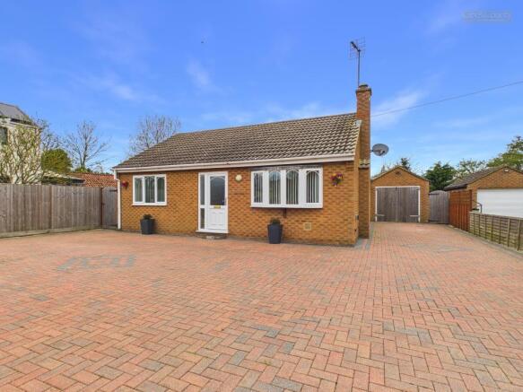 2 bed property, in Main Road, £219,000