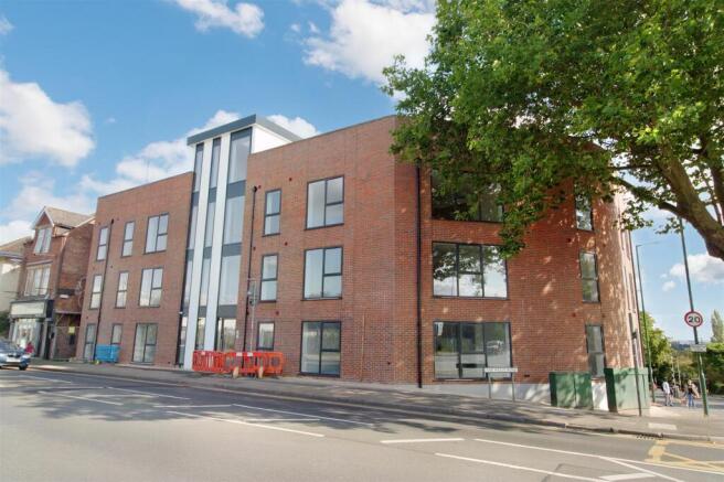 1 bed property, in The Wells Road, £120,000