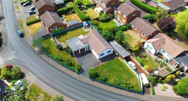3 bed property, in Kemps Green Road, £499,950