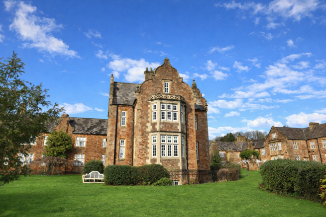 2 bed property, in Hippisley House, £265,000