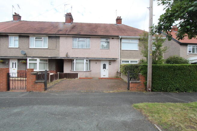 3 bed property, in Warwick Avenue, £135,000